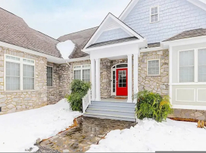 Stoney Creek Cottage Wintergreen w EV Charger