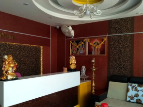 Hotel Vel Residency