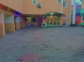 Cameo's Suites