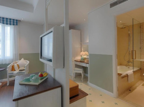 Au Lac Charner Hotel