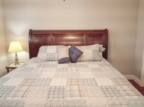 Townhome-colonial A 2 Bedroom Townhouse