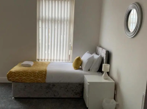 Anfield House 3 Bedroom 2 Mins from Anfield Stadium Sleeps 7