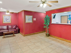 Super 8 by Wyndham Riverside/Kansas City