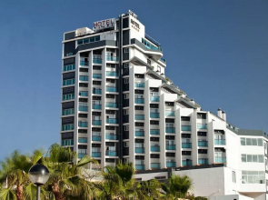 Hotel La Familia Gallo Rojo