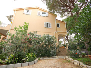 Apartment Dino - apartments with hot tub: A3 Novalja, Island Pag