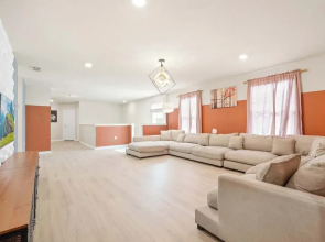 7BR Solterra Resort - Newly Renovated Home w Pool