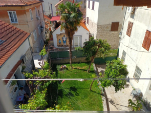 Guest house with garden - choose 3 bedroom house, apartment, rooms