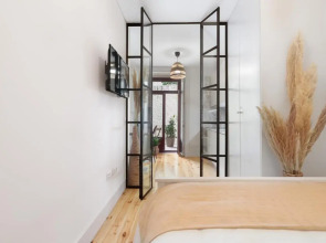 Vibrant flat by São Bento w/balcony - Loureiro140