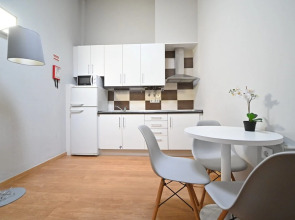 Famous Crows Lisbon Suites