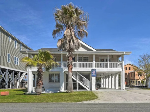Ground Floor Unit: 10 Miles to Myrtle Beach