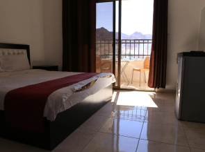Weekend Hotel