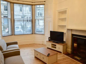 Bright and Modern Flat In The Centre of Edinburgh