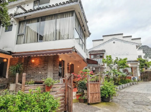 Castle peak yard Inn Guilin