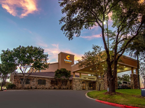 Comfort Suites NW Dallas Near Love Field