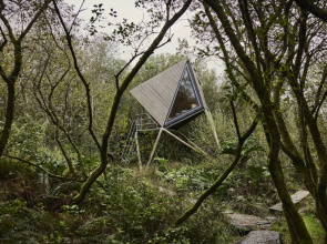 K3 Kudhva Treehouse Cabin in Tintagel