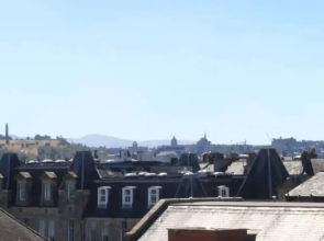 Gorgeous 2 Bedroom Apartment in Vibrant Leith With Amazing Views
