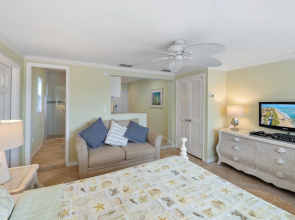 Las Hermanas 4 1 Bedroom Studio by RedAwning
