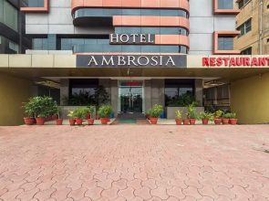 OYO 13414 Hotel Ambrosia