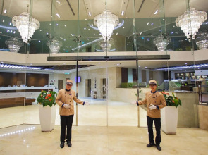 Central Palace Hotel