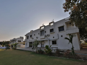 OYO 11750 Hotel Starz