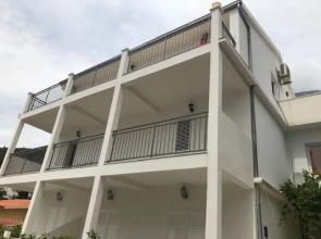 Eddie - 80m From the sea - A2