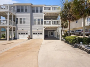 Barefoot East 3 Bedroom Duplex by RedAwning