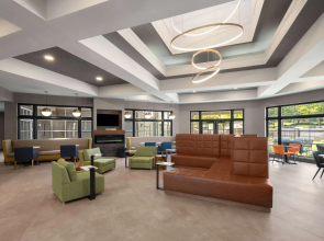 La Quinta Inn & Suites by Wyndham Greensboro NC