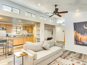 5 Mi to U of A Campus: Mtn-view Tucson Pad!