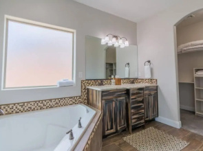 NEW Southern Utah Home w/ Huge Yard - Sleeps 10