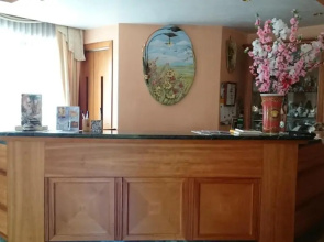 Hotel Holiday House