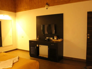 Shangri La Jungle Resort