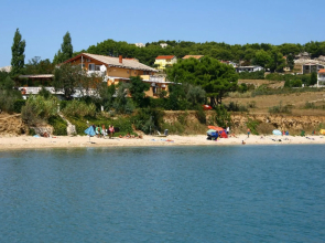 Sandy beach - afordable with parking - A3-17(4)