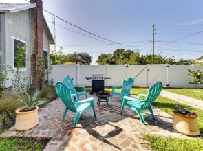Fire Pit & Yard: Updated Winter Garden Home!
