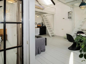 2BR Mezzanine style apartment w Patio