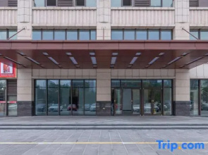 Chengyue Suqi Cinema Light Stay Apartment (Linyi Beicheng New District Global New World Apartment)