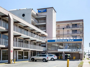 Red Roof PLUS+ & Suites Virginia Beach – Seaside