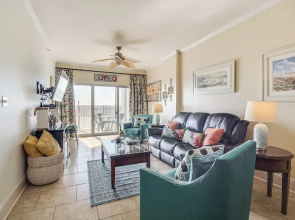 Beachfront Condo w/ Pool Access in Biloxi!