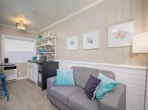 Steps to Newport Harbor, Balboa Fun Zone + Dock Access Edgewater Studios