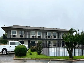 Studio City Suites, a Travelodge by Wyndham