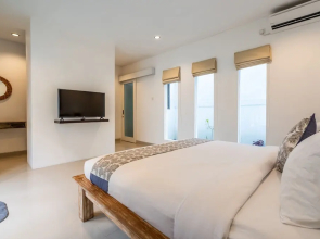 Montana Berawa Villa by Betterplace