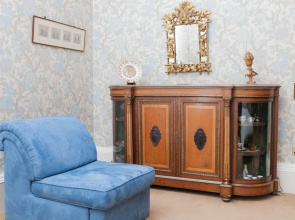 Quirky 2 Bedroom Property in West End