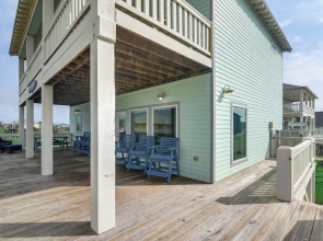 Walk to Coast: Crystal Beach Gem w/ Deck & Views