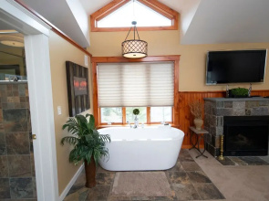 Luxury 6br Solitude Ge- Indoor Bball Court, Private Tub 6 Bedroom Home by RedAwning