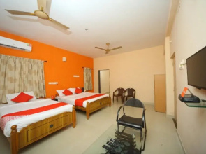 OYO 15517 Kms House