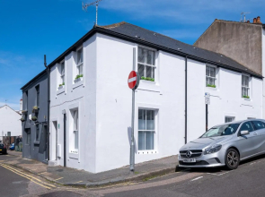 Super Smart Central Brighton Town House | By My Getaways