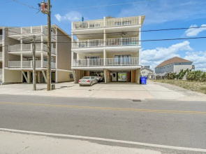 Carolina Beach Condo w/ Balcony: Walk to the Ocean