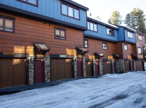 #1695 Winterpoint 2 Bedroom, 2.5 Bath, Walk to Snowflake Lift