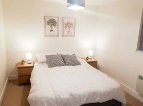 Stylish 1 Bedroom Apartment Near Clifton Triangle