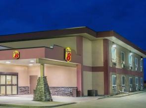 Super 8 Innisfail