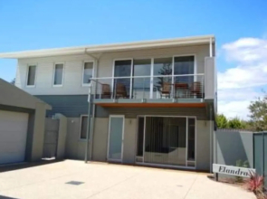 Elandra Holiday Home